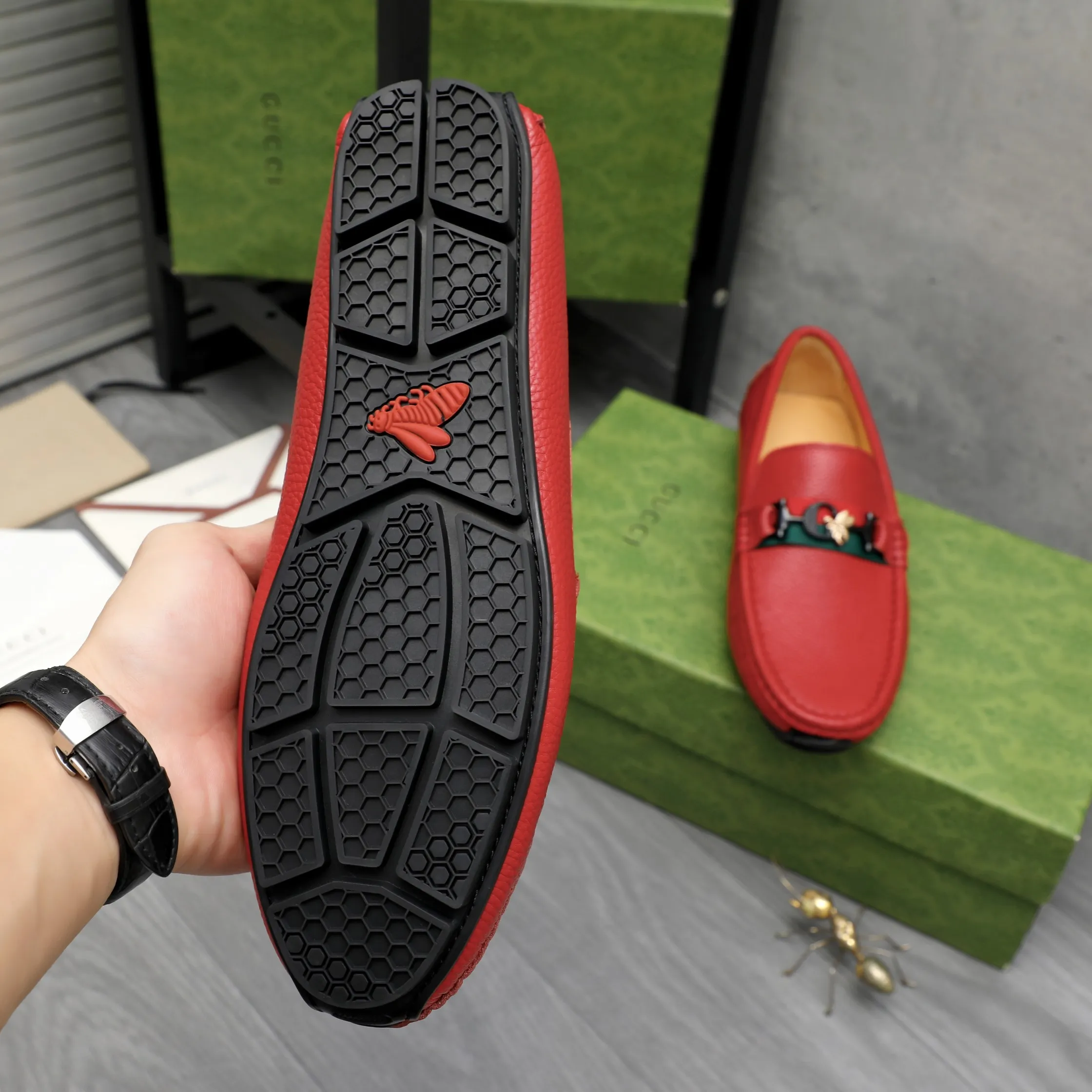 Men's shoes 💰360 Product trademark: GUCCI "Gucci" casual slip-on men's shoes Regular size: 38-45 Product materials: Selected pebbled cowhide upper, pigskin lining, rubber outsole